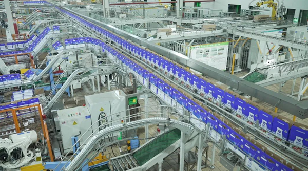 小满不自满！探访“蜘蛛侠”所在的蒙牛保定工厂